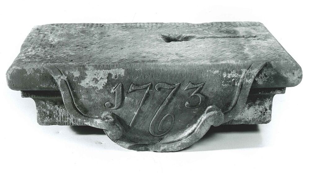 Twee krulversieringen