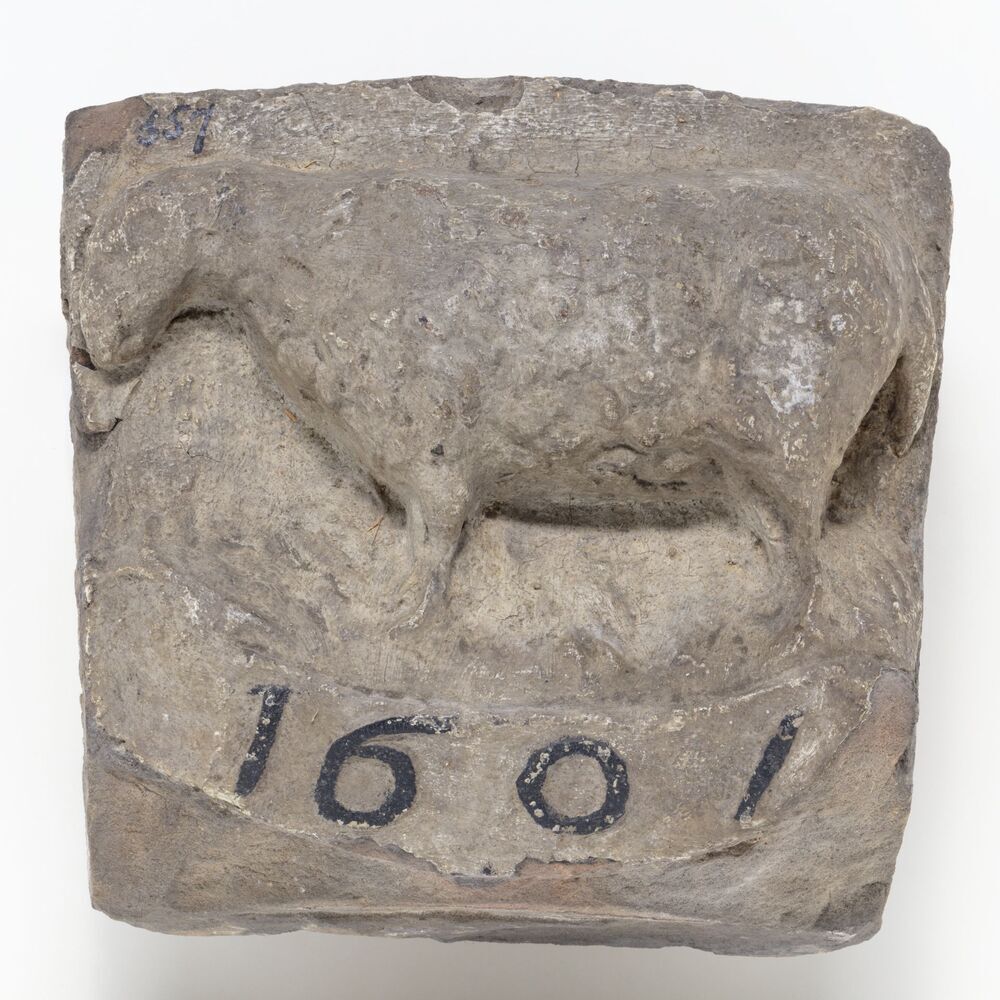 gevelsteen of sluitsteen met een schaap