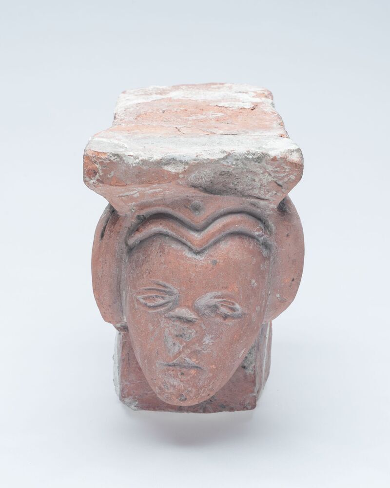 Vrouwenhoofd als kraagsteen