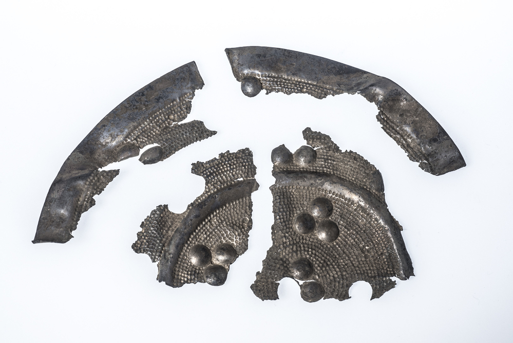 Vijf fragmenten ronde zilveren plaat