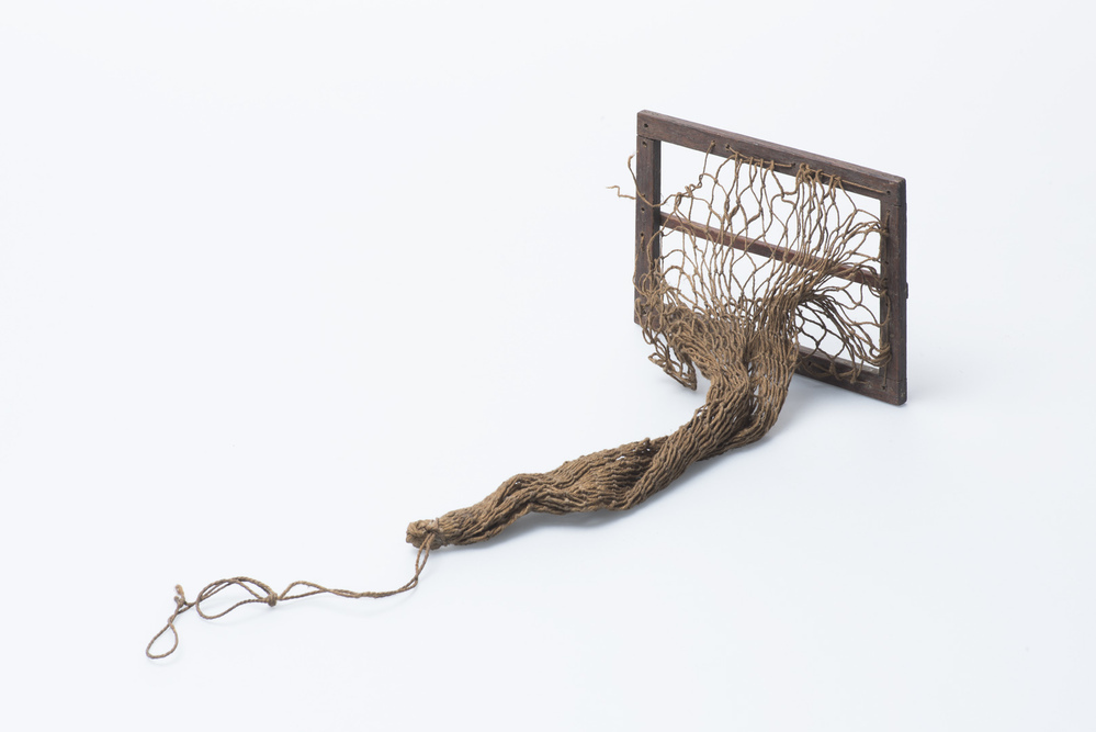 Verkleinde modellen van verboden vistuig