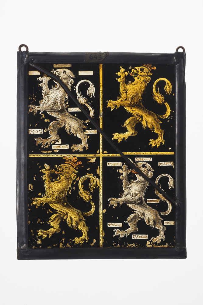 Twee gebrandschilderde ruiten, met wapen Hinckart en  wapens Clant en Nittersum.