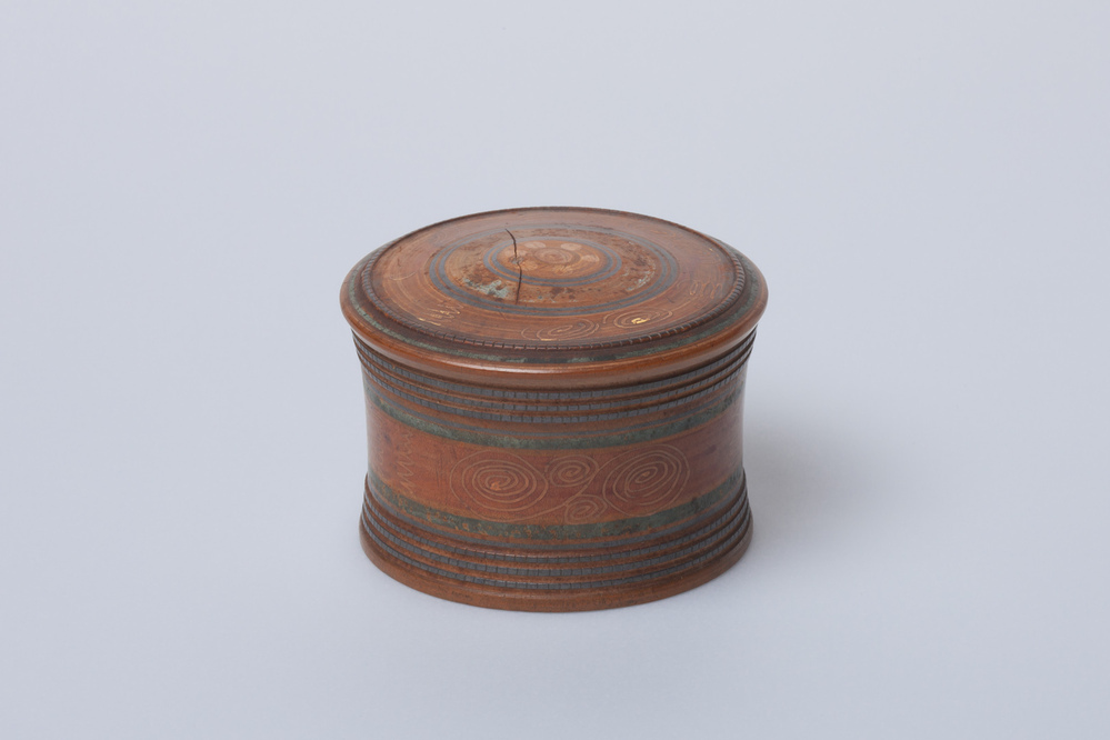 Gedraaid houten doosje