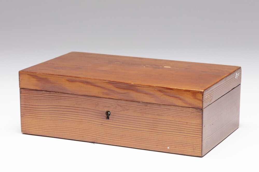 Kistje van het hout van de kanonneerboot van J.C.J. van Speijk