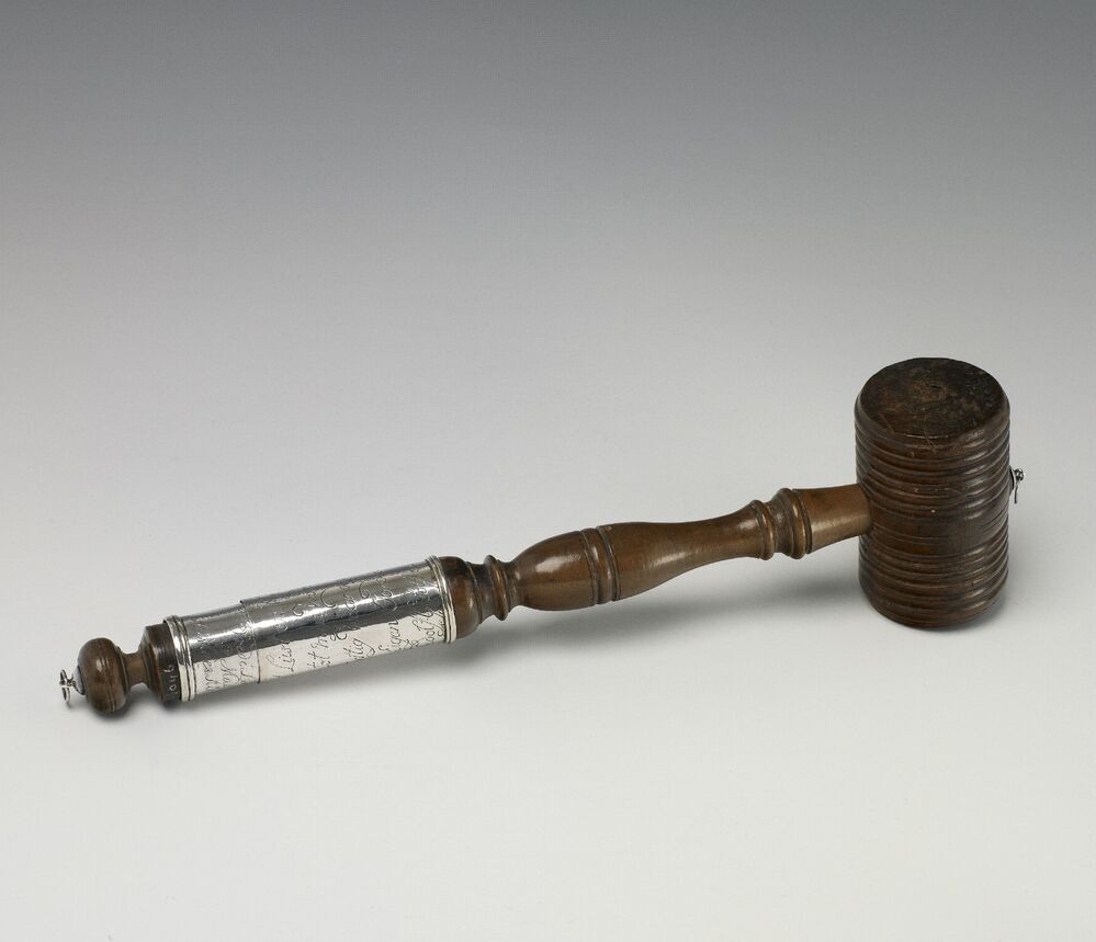 Oldemanshamer van het barbiers- en chirurgijnsgilde in Groningen