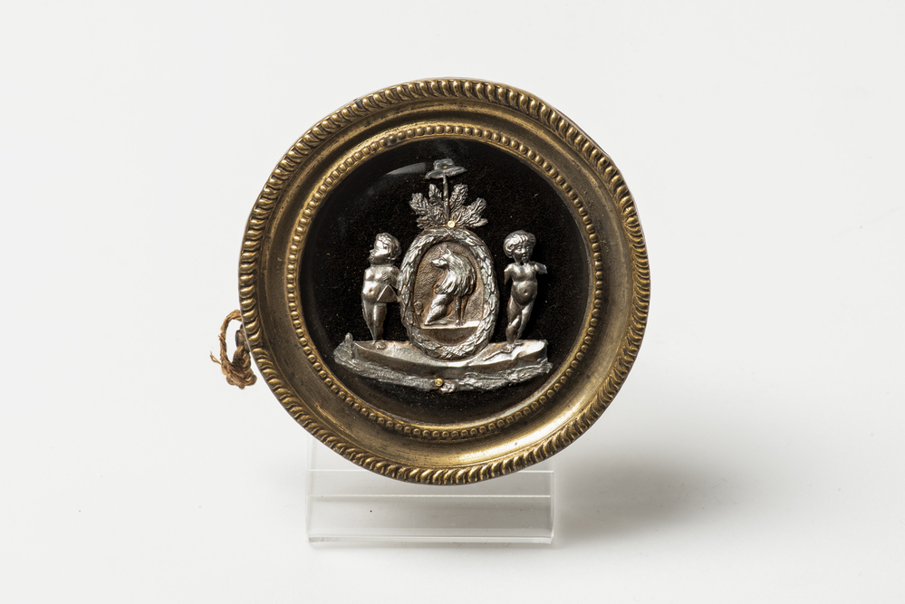 Zilveren embleem ter verheerlijking van de patriotten (afbeelding Keeshond)