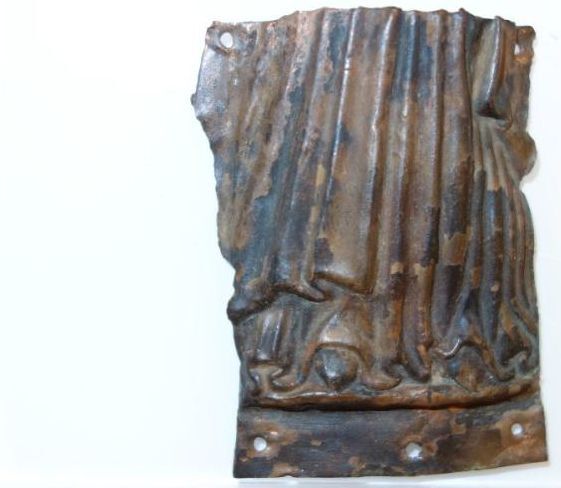 Belegselfragment met een deel van een gewaad