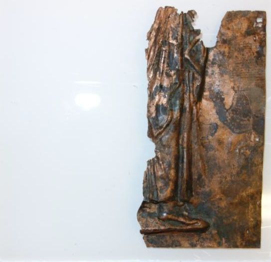 Belegselfragment van staande man