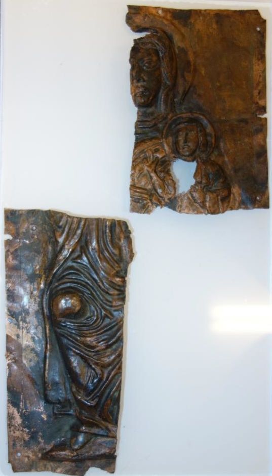 Belegselfragmenten van de zittende maagd met kind