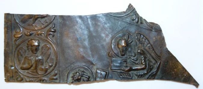 Belegselfragment met twee friezen en vier medaillons