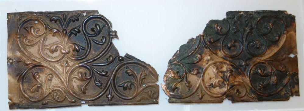 Belegselfragmenten van breed fries met bladmotieven, type 2.2