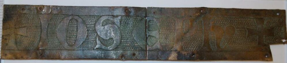 Belegselfragmenten van een fries met tekst +IOSEPH•+