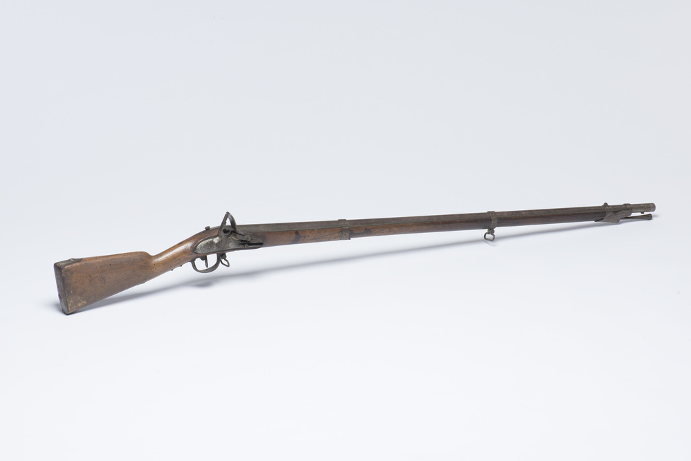Geweer met vuursteenslot, bajonet en laadstok