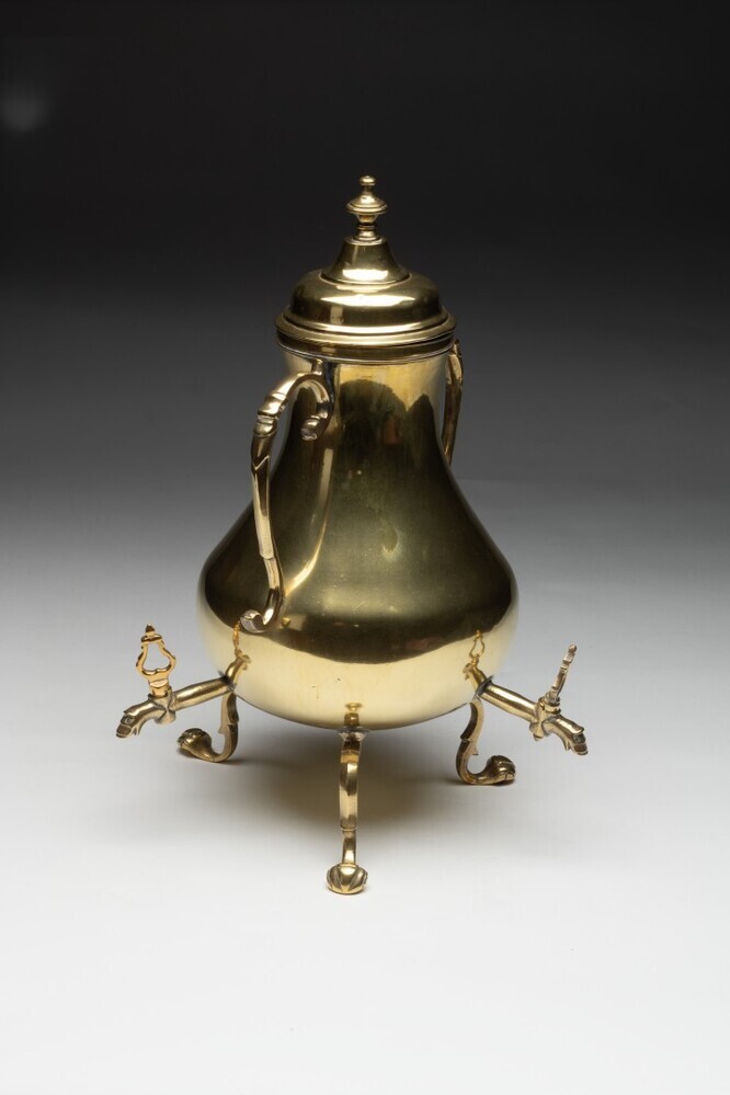 Koffiepot met drie kranen