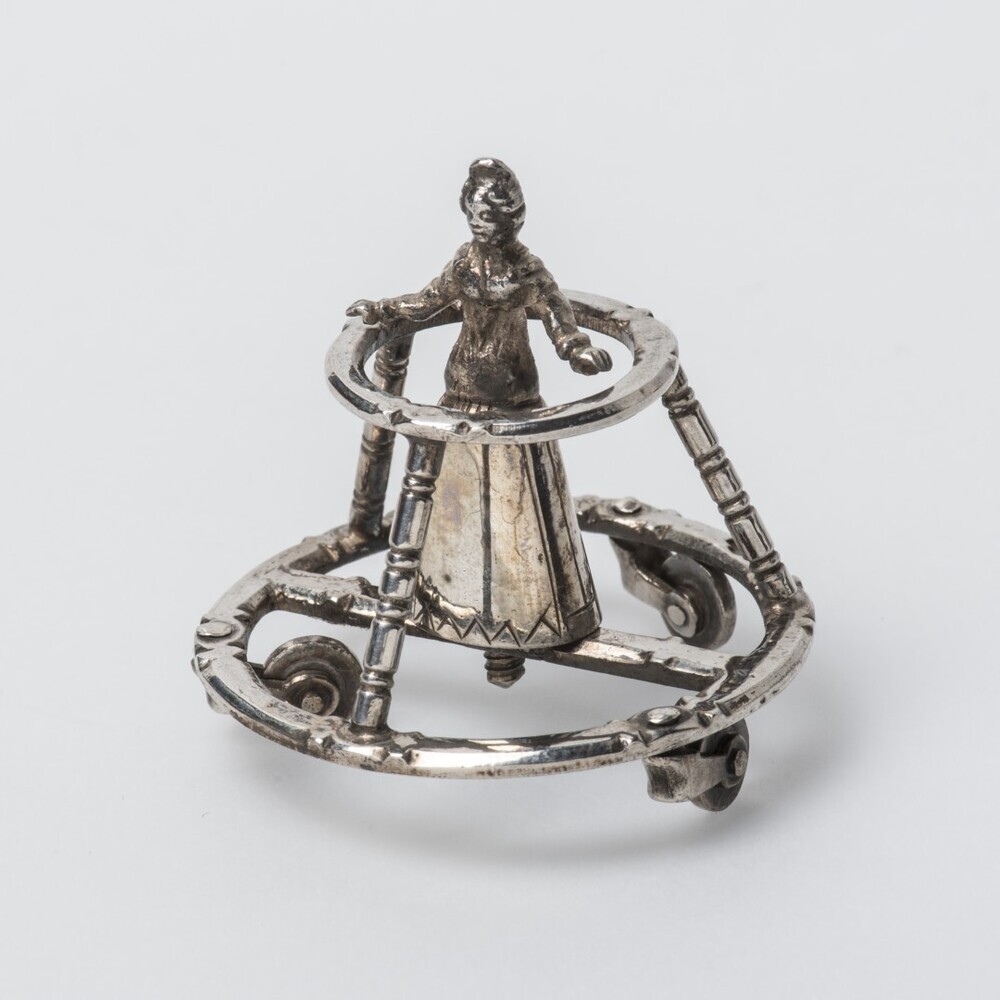 Speelgoed kind in loopwagen