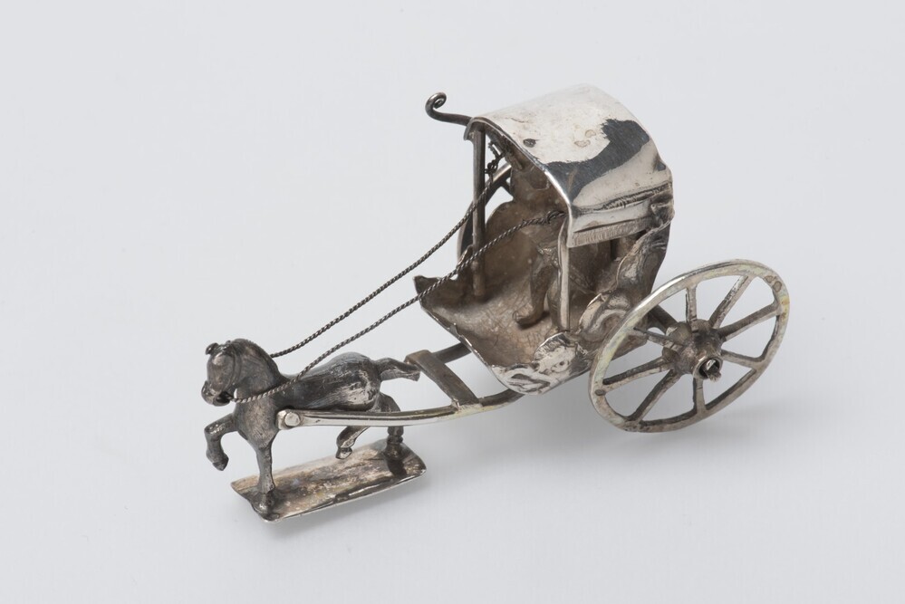 speelgoed paard met wagen