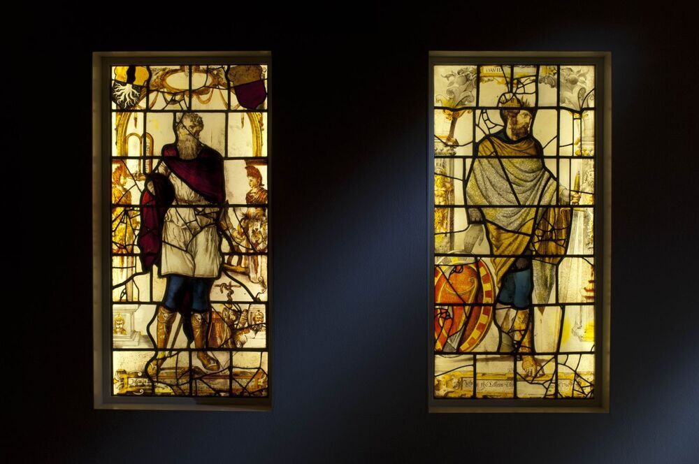 Vier glas-in-loodramen