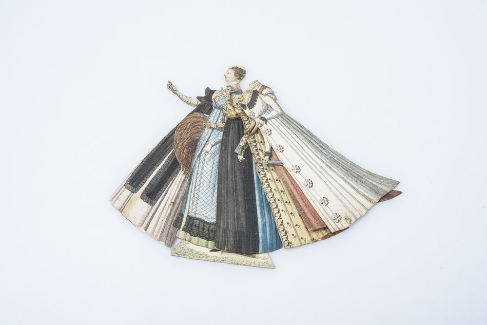 Paper doll met zes jurken