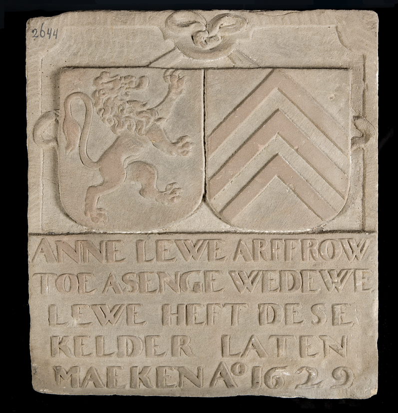 Steen met alliantiewapens Lewe-Mulert