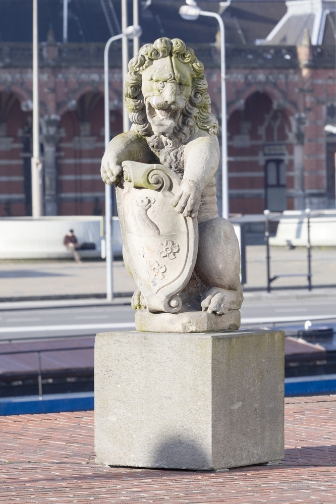 Schildhoudende leeuw