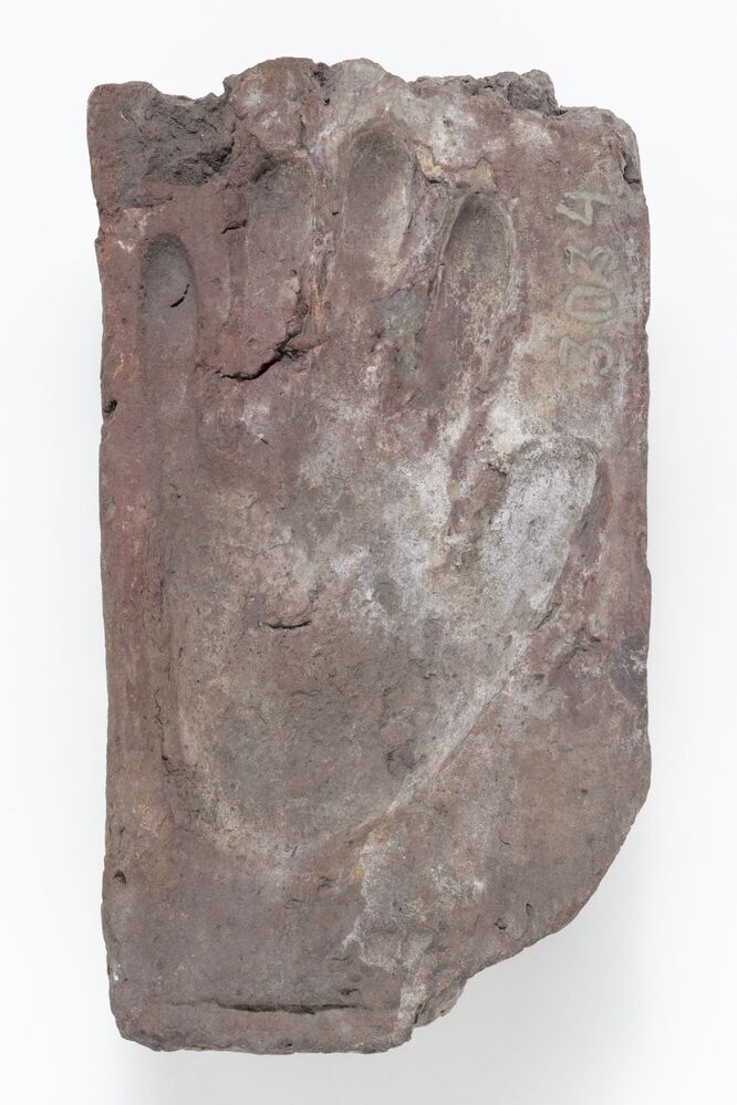 Baksteen met handafdruk