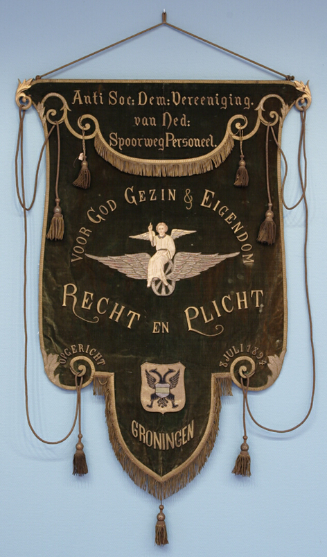 Vaandel van de Anti Sociaal Democratische Vereeniging van Nederlandsch Spoorwegpersoneel, Groningen, opgericht 1894