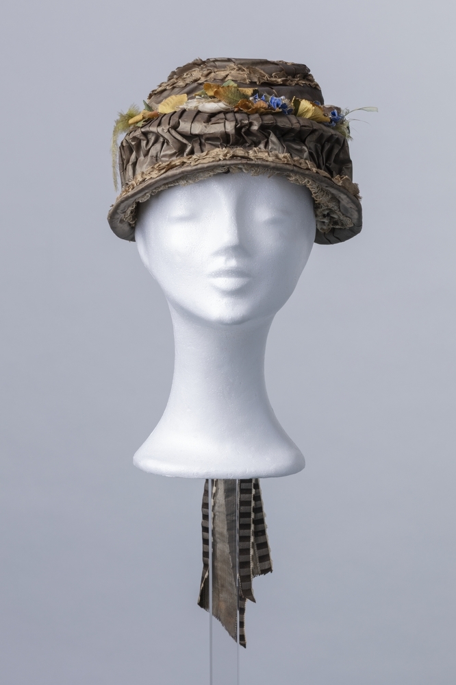 Luifelhoed van goud-grijze zijde