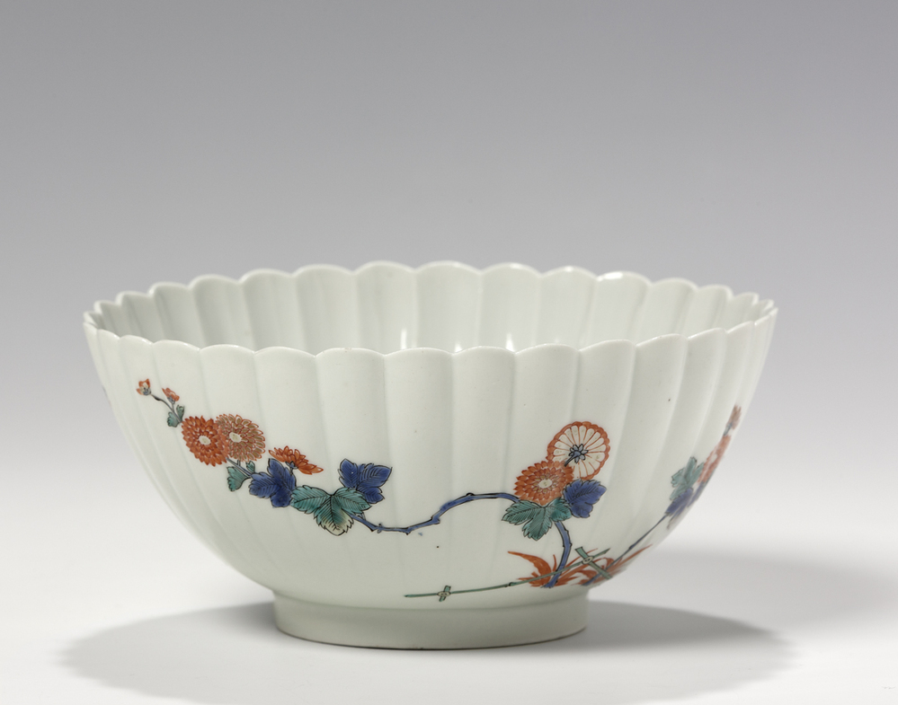 Kom met gegolfde wand