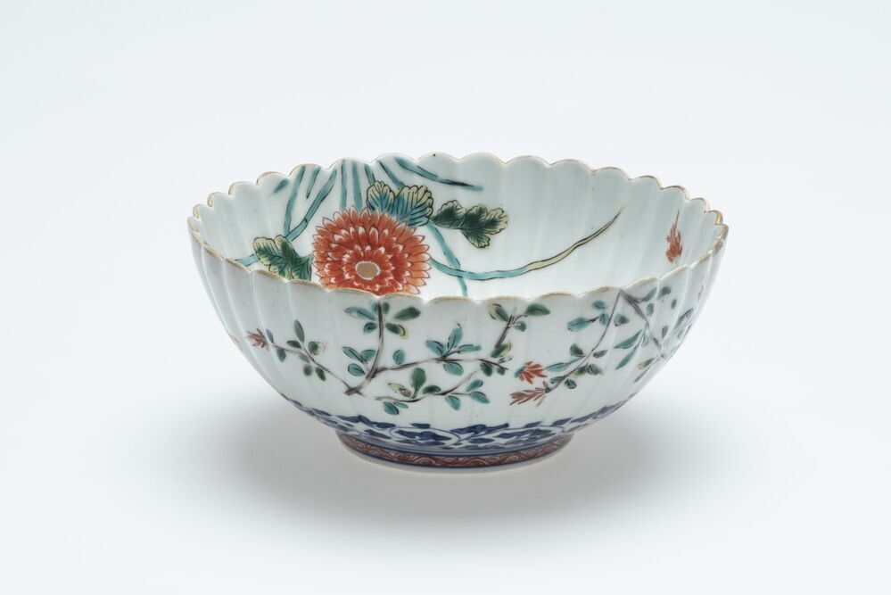 Kom met gegolfde wand