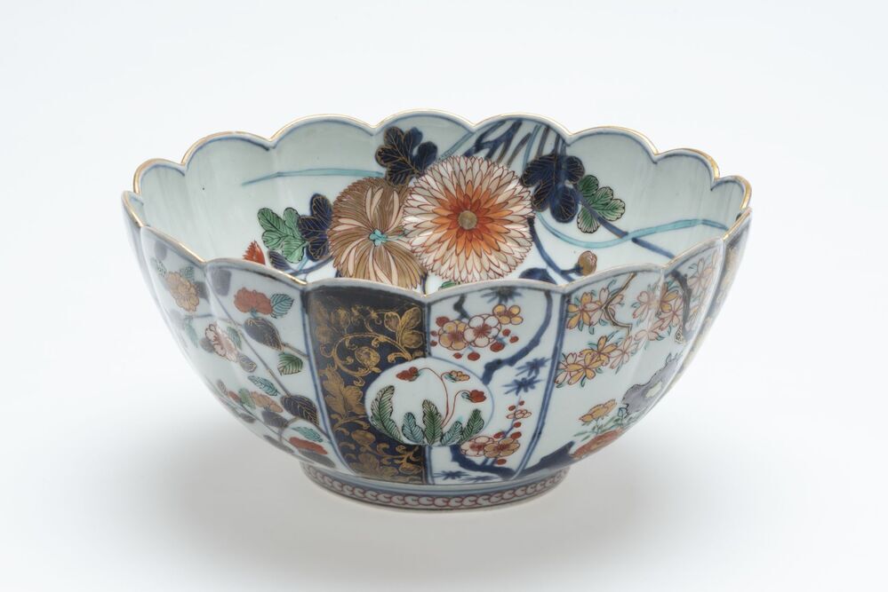 Kom met gegolfde wand