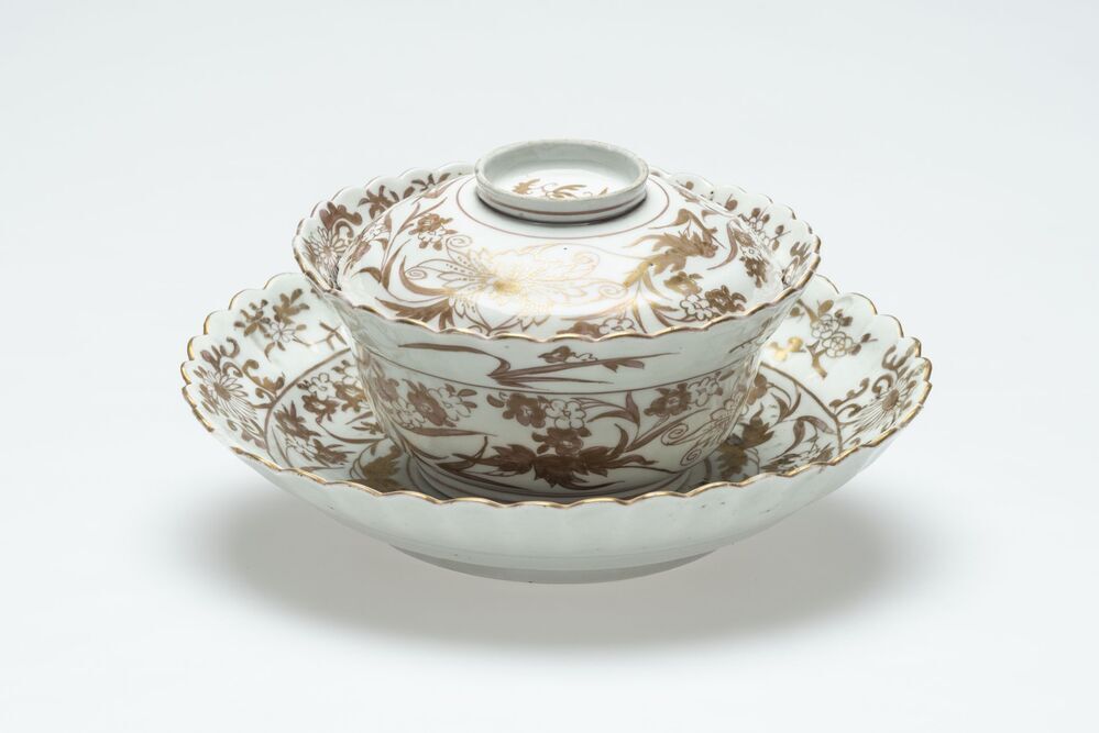 Kom met schotel en deksel