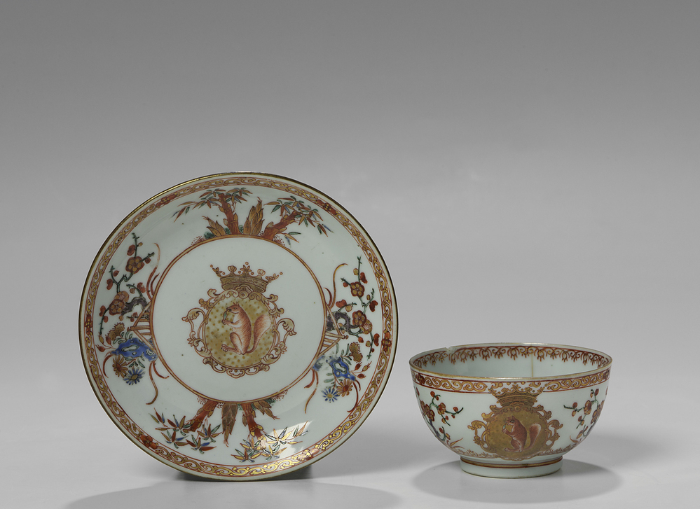 Kop en schotel met familiewapen Sichterman