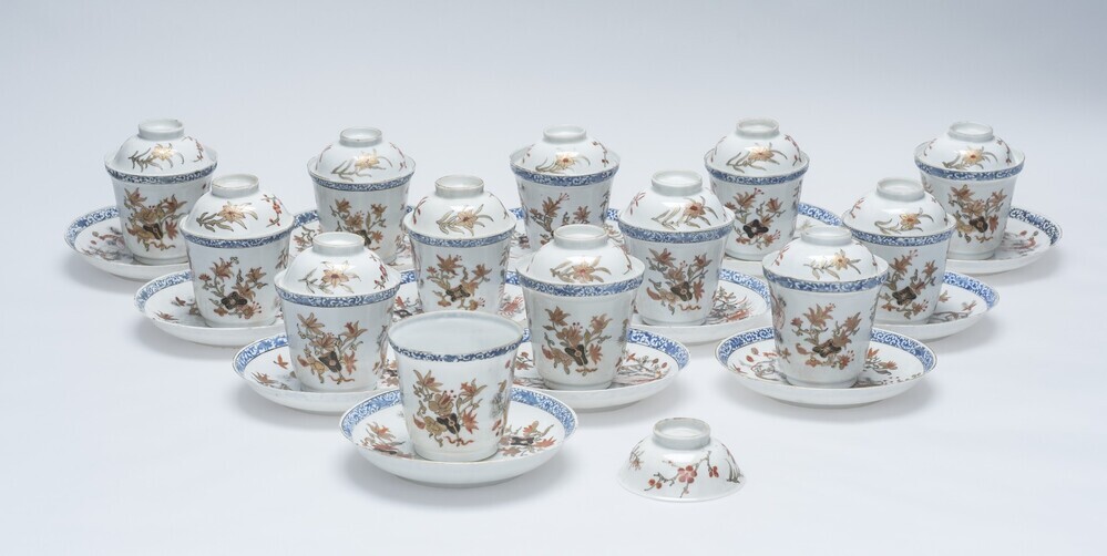 Chocoladekop met schotel en deksel