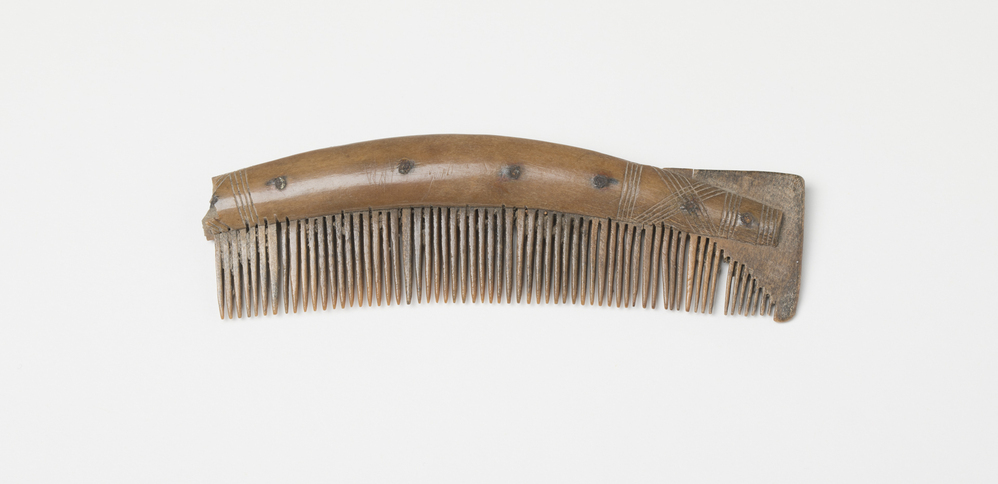 Benen haarkam met runeninscripte (Toornwerd)