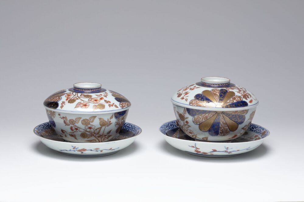 Kom met deksel en schotel