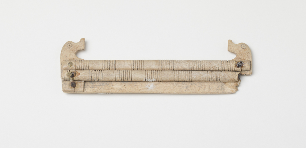 Kam van gewei met runeninscriptie (Kantens)