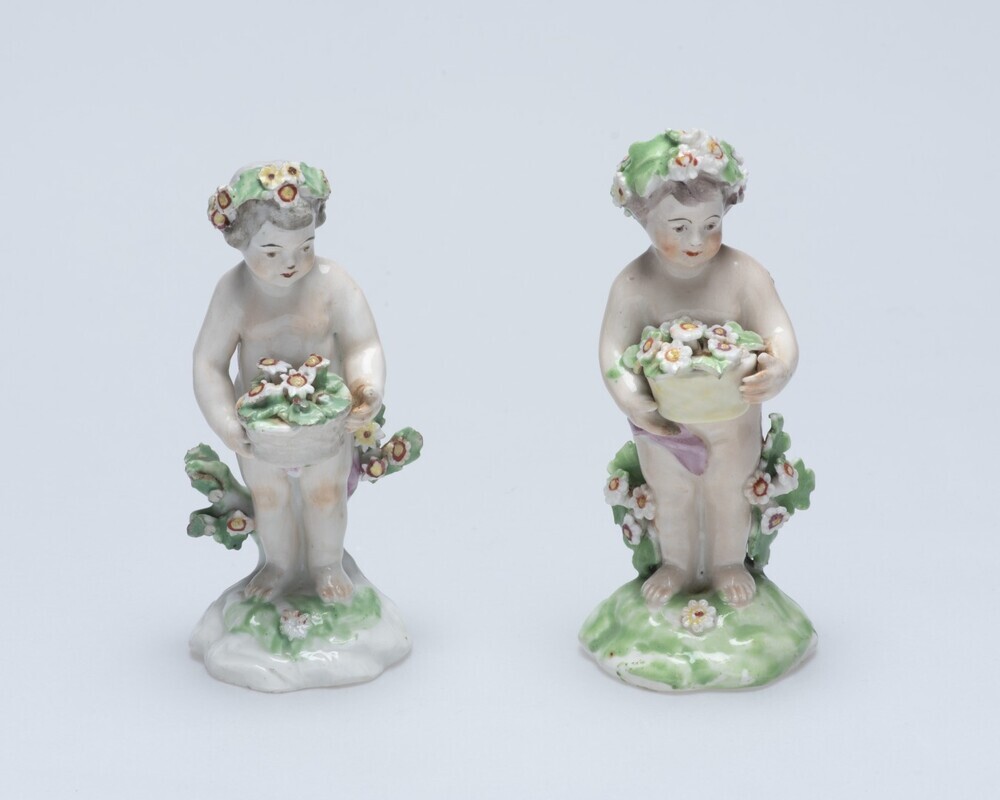 Beeldje Kind met bloemenmand