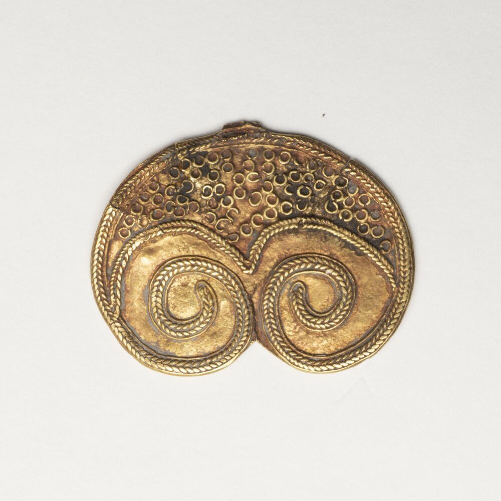 Gouden hanger gedecoreerd in filigrein (Wierum)