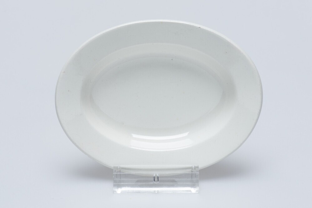 Deel van Wedgwood kinderservies: 4 middelgrote vleesschotels