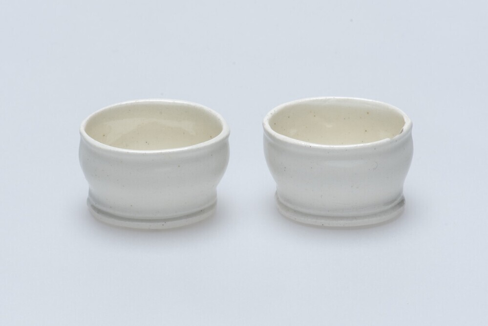 Deel van Wedgwood kinderservies: 2 kleine ovale kommen