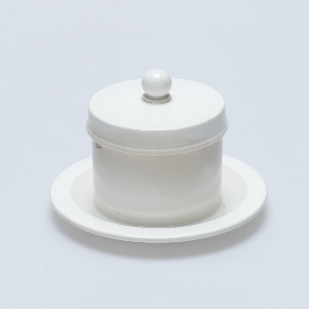 Deel van Wedgwood kinderservies: 2 botervlootjes