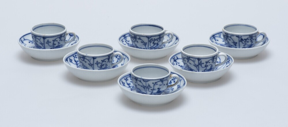 Miniatuurversie theekop met schotel