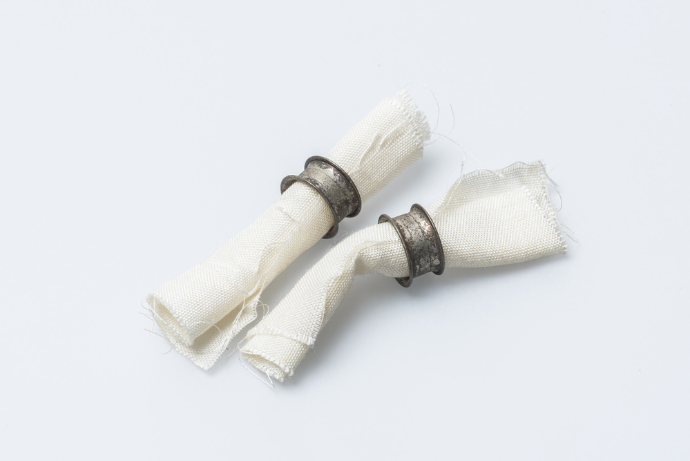 Miniatuur servetringen en servet