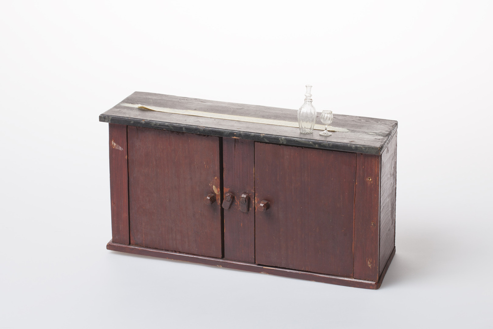 Miniatuur aanrechtkast met twee deuren.