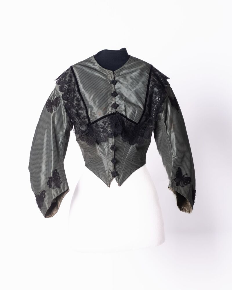 Lijfje van groene tafzijde met smalle streep