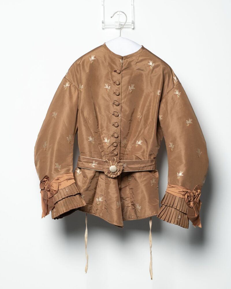 Japon, bestaande uit een jak, ceintuur en rok