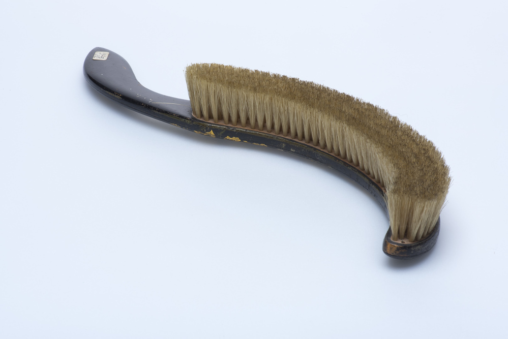 Tafelschuier met zwart gelakt handvat