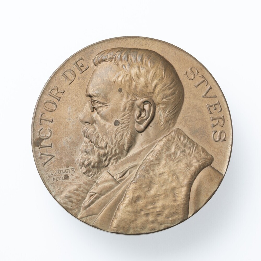 Vijfentwintigjarig jubileum van Jhr. M. Victor de Stuers, als referendaris op het Ministerie van Kunsten en Wetenschappen.