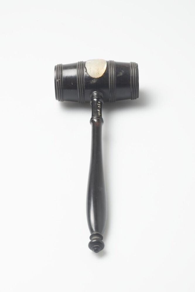 Oldemanshamer van het barbiers- en chirurgijnsgilde in Groningen