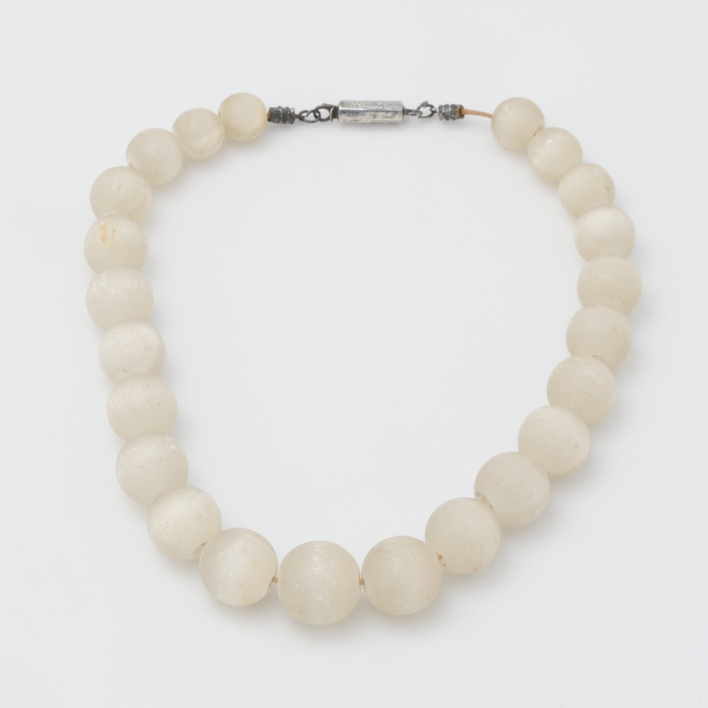 Halsketting van maansteen